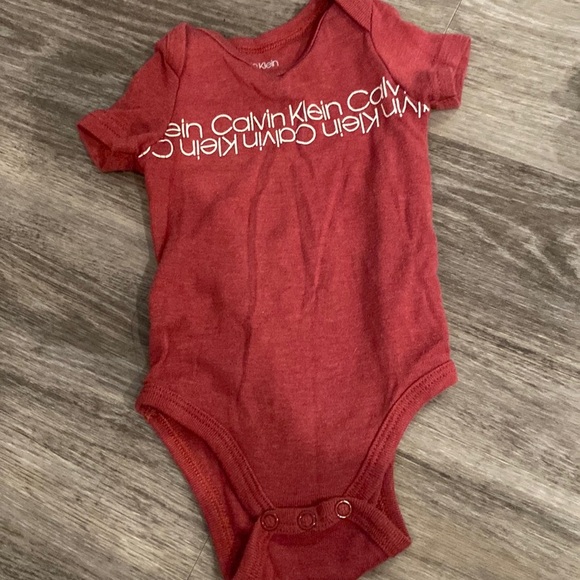 ♦️5 for $15♦️ 0-3 boys baby Calvin Klein onesie bodysuit shirt sleeve - Picture 1 of 5
